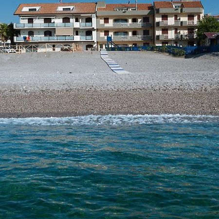 Casa Vacanze Samira Fondachello  Exteriör bild