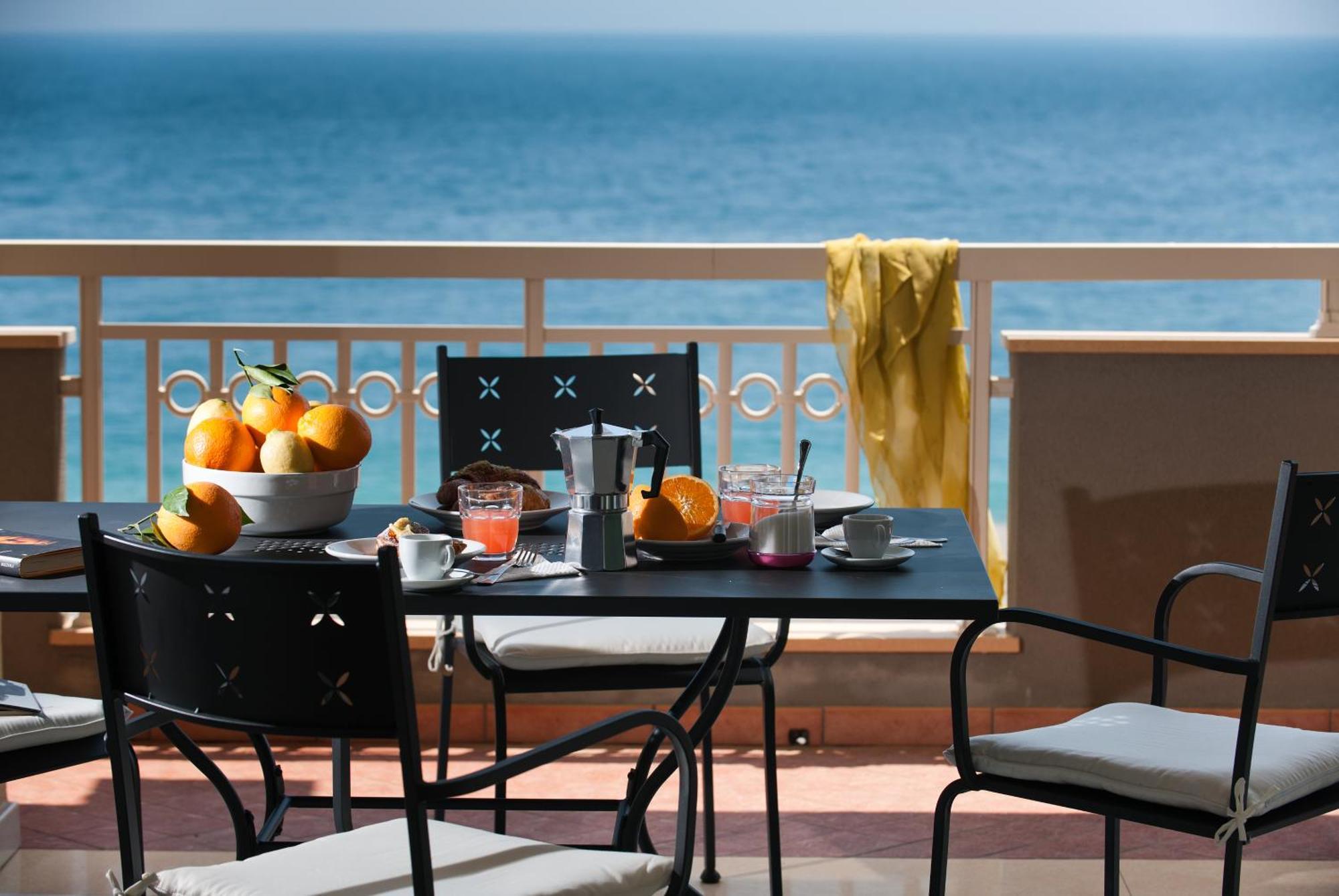 Casa Vacanze Samira Fondachello  Exteriör bild