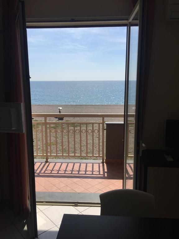 Casa Vacanze Samira Fondachello  Exteriör bild