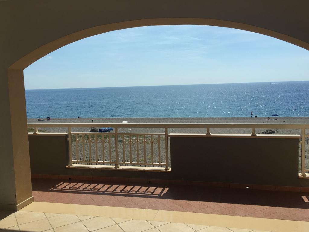 Casa Vacanze Samira Fondachello  Exteriör bild
