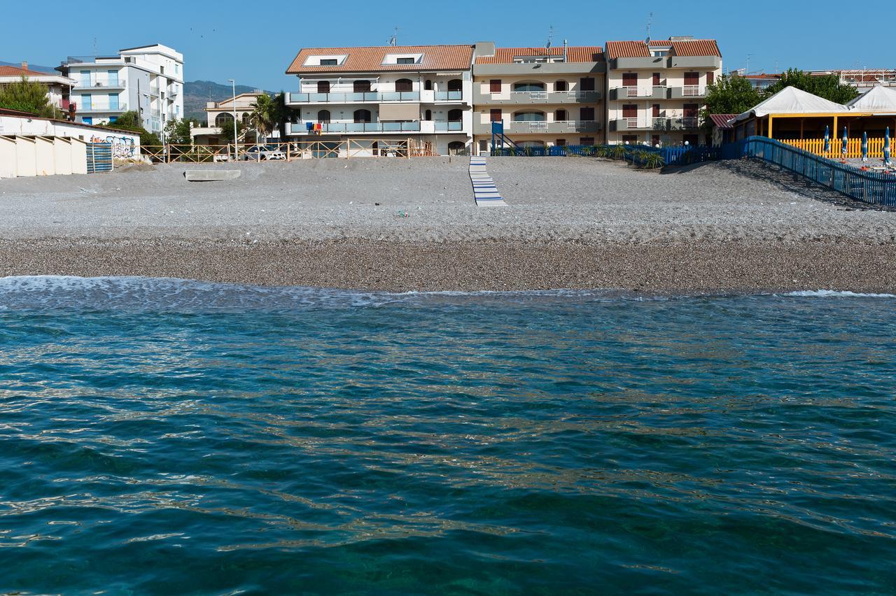 Casa Vacanze Samira Fondachello  Exteriör bild