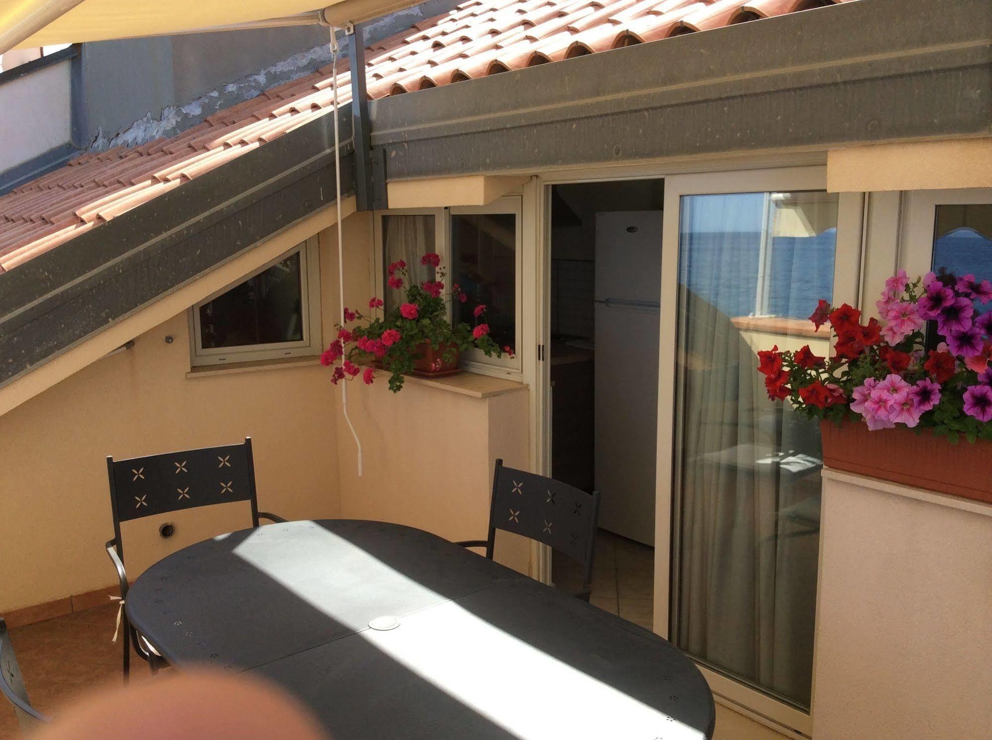Casa Vacanze Samira Fondachello  Exteriör bild