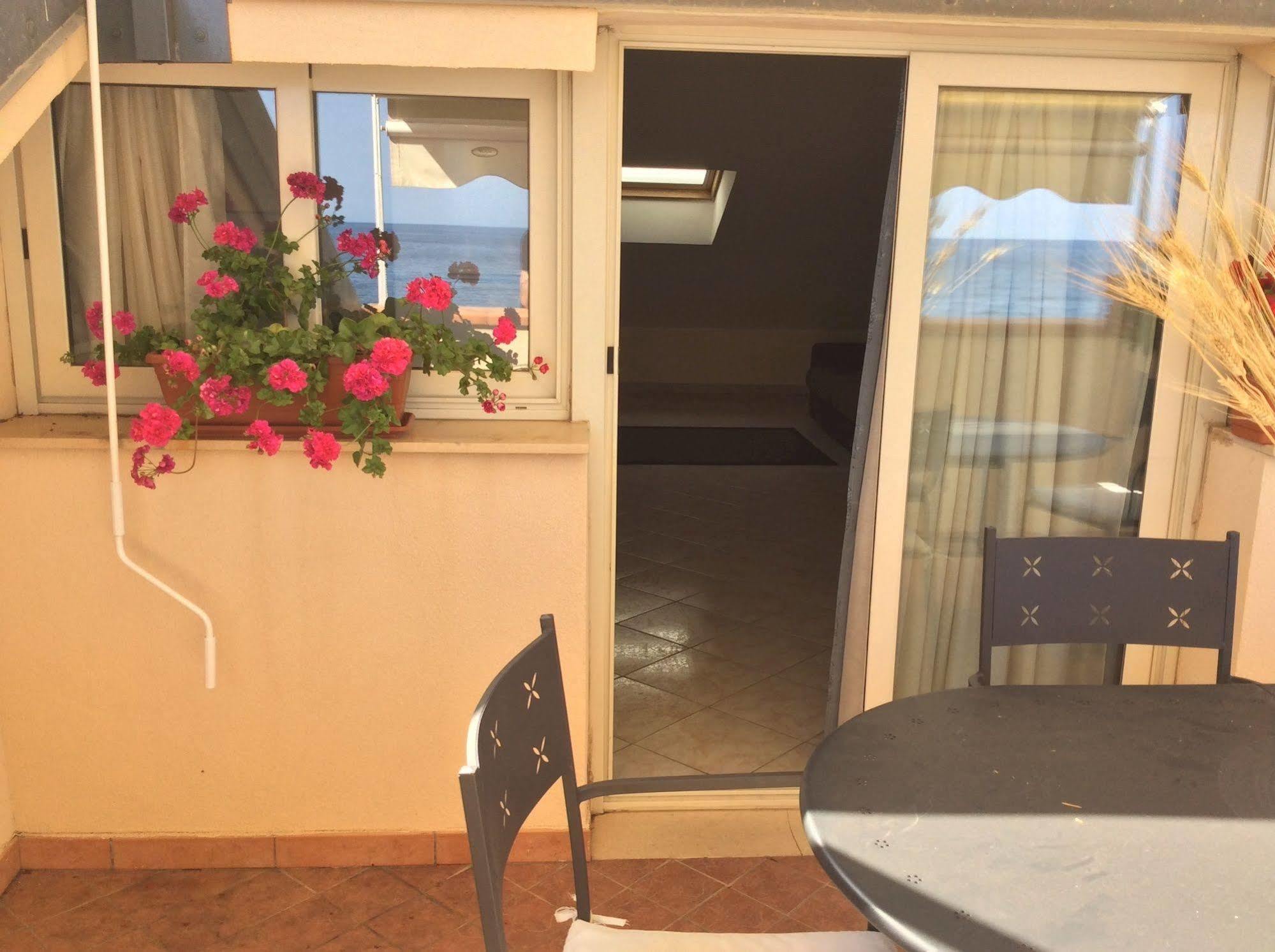 Casa Vacanze Samira Fondachello  Exteriör bild