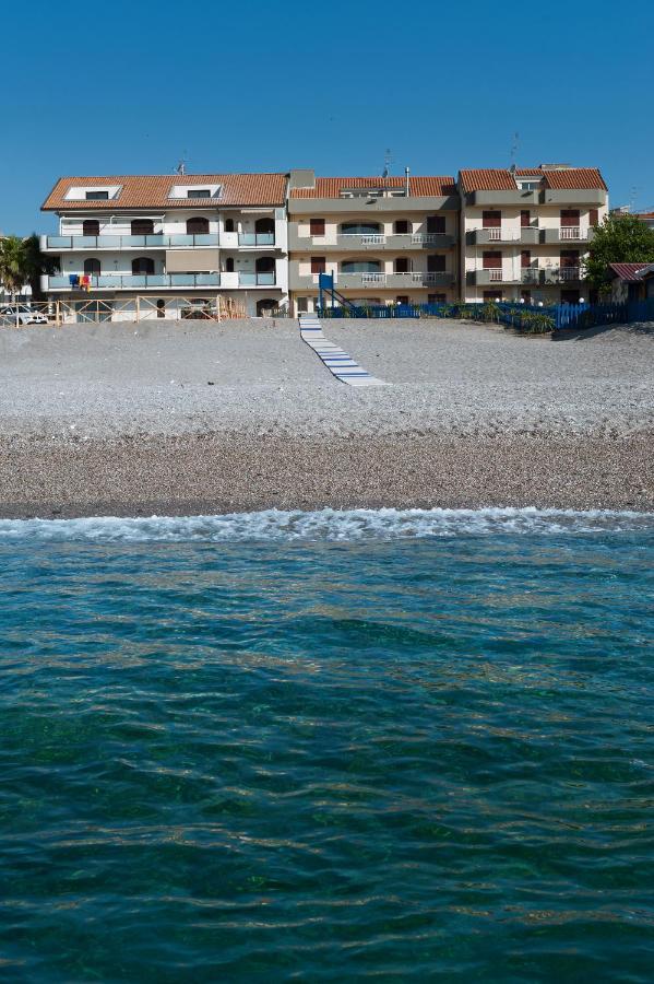 Casa Vacanze Samira Fondachello  Exteriör bild